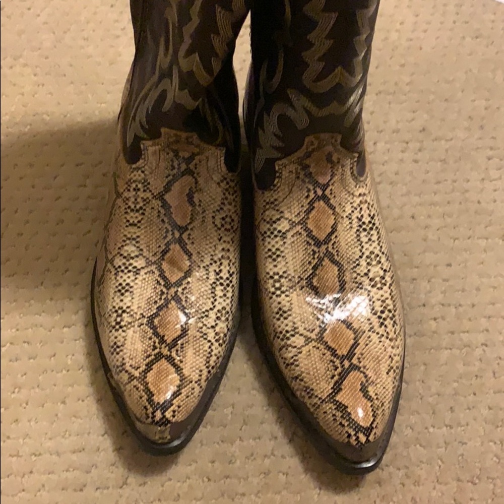 Laredo snake skin cowboy boots.